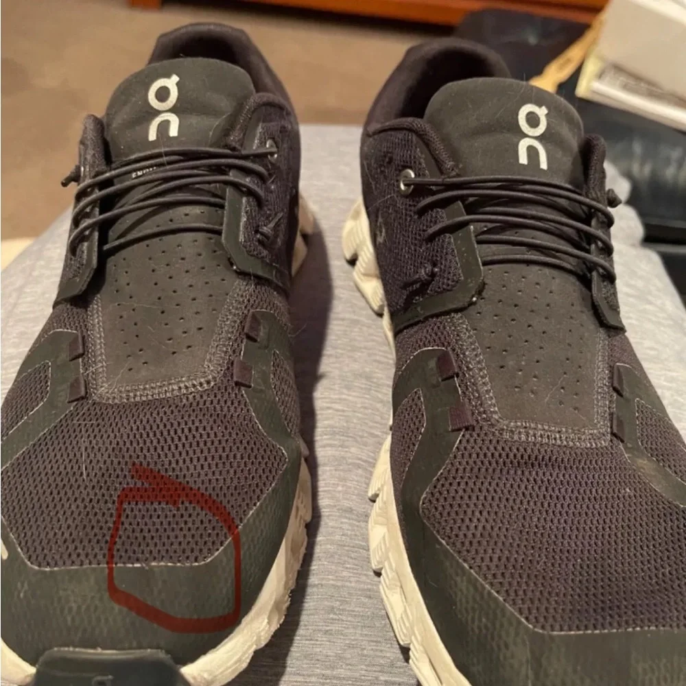 On Cloud 5 Black and White Running Shoes Size 11 Athletic Trainers Sneakers - Picture 4 of 4